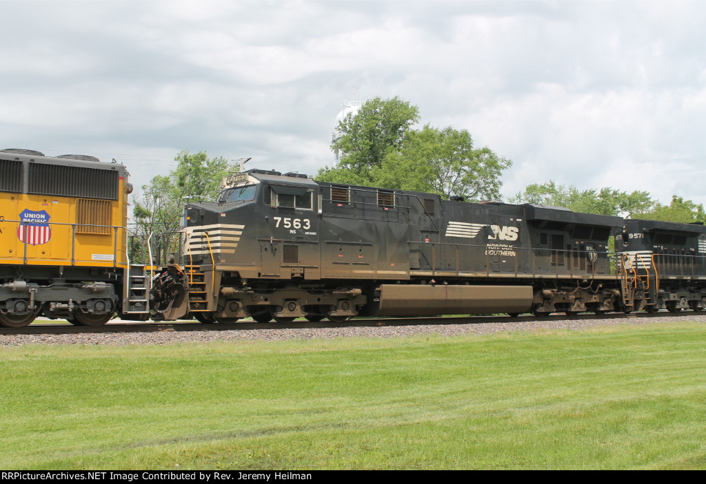 NS 7563 (3)